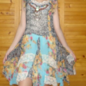 Extravagantní šaty zn. Jannis