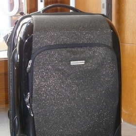 Třpytivý, glitrovaný kufr na kolečkách - foto č. 1