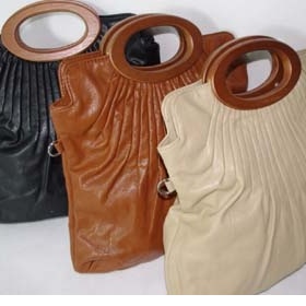 Kde sehnat kabelku s dřevěnými uchy