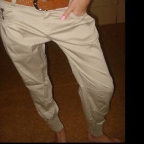 Béžové lehké harémky s páskem