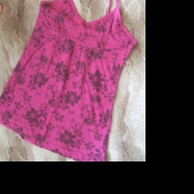 Růžové šaty  s potiskem Gate