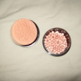 Avon perly na tvář