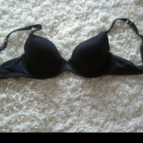 Černá podprsenka