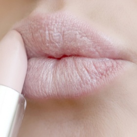 Světlounce růžová rtěnka