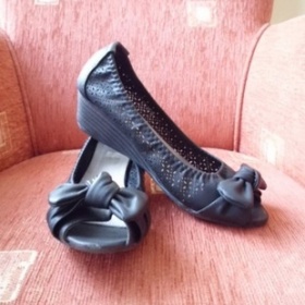 Černé lodičky na klínku