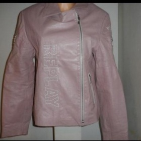 Pudrově růžová (kožená? ) bunda