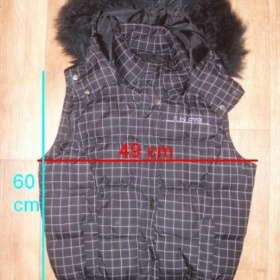 Černá proužkovaná vesta s kožíškem