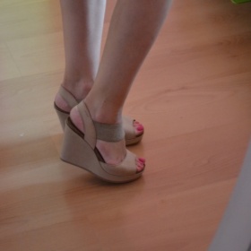 Nude kožené botky na platformě Geox - foto č. 1