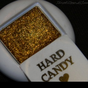 Zlaté třpytivé oční stíny