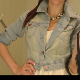 Kde sehnat světlemodrou riflovou bundu?