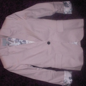 Světle růžové sako s květovanou podšívkou  H&M - foto č. 1