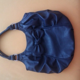 Tmavě modrá kabelka Terranova