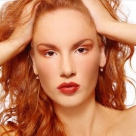 Jak si doma obarvit obočí na zrzavo