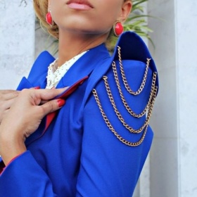 Sako s výraznými nárameníky - černé nebo modré - foto č. 1