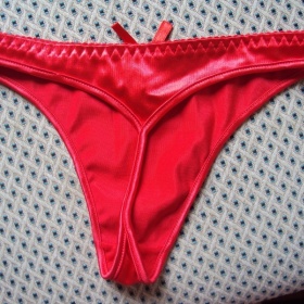 Dámské červené tanga