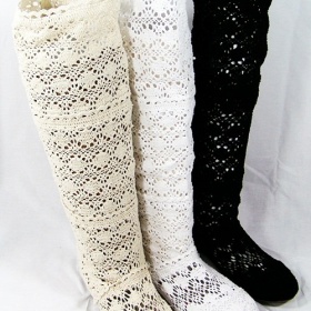 Letní háčkované kozačky ke kolenům v bílé barvě - foto č. 1