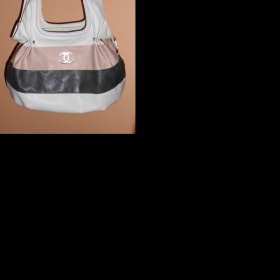 Bílá kabelka s růžovo - šedým proužkem - foto č. 1