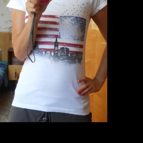 Bílé tričko s americkou vlajkou Esprit