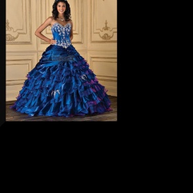 Fotogalerie vysněných plesových šatů