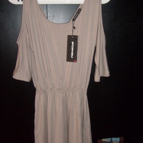 Nude - béžové šaty se zipem na zádech New Yorker