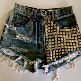 Přidělávání cvoků na oblečení