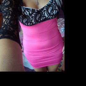 Černo růžové krajkové šaty s rukávky