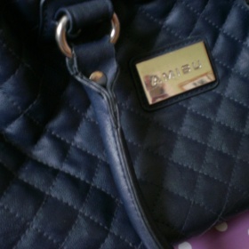 Modrá prošívaná kabelka Amisu