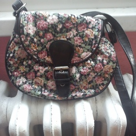 Černá kabelka s flitry Deichmann