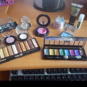 Oční stíny a dárek