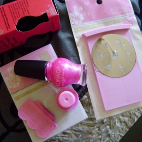 Sada Konad podložka, lak de luxe perleť neon růžový