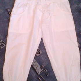 Bílé 3/4 kalhoty - foto č. 1