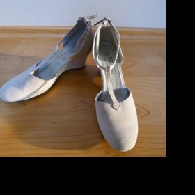 Béžové kožené boty Valentino Conte - foto č. 1