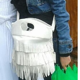 Kabelka s třásněmi