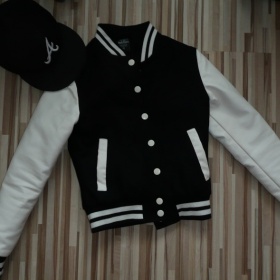 Černobílá baseballová bunda Urban Classics