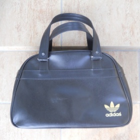 Černo - zlatá kabelka Adidas - foto č. 1