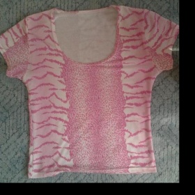 Růžové krátké tričko s tygrovaným a zebrovaným potiskem