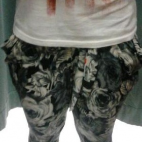 Aladinky dlouhé s černobílými květinami