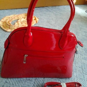 Červená kabelka tvar Alma