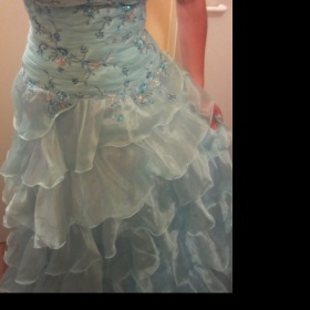 Světlemodré plesové šaty