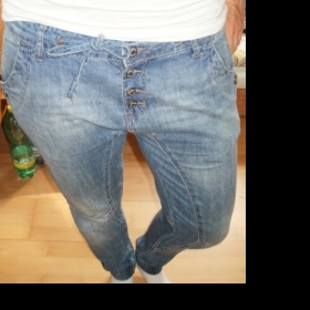 Rifle s nízkým sedem