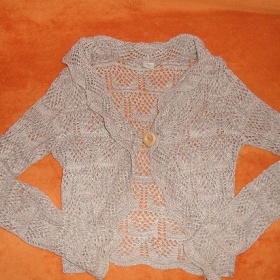 Svetrík prirodnej farby New look