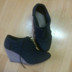 Černé oxfordky na klínku - foto č. 1