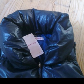 Černá pololesklá vesta na zip Orsay - foto č. 1