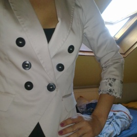 Béžové sako s černými knoflíky H&M - foto č. 1