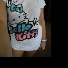 Bílé tričko s flitr. Hello Kitty z H&M