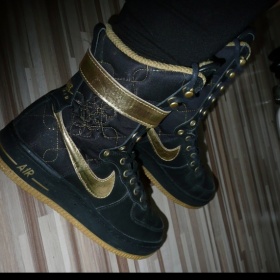 Nike černo zlaté boty - foto č. 1