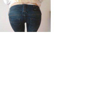 Džíny tmavší s nízko položenými kapsami Bershka