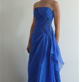 Plesový účes pro polodlouhé vlasy