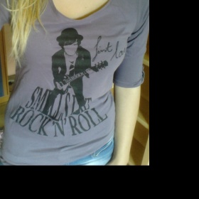 Fialové tričko kik