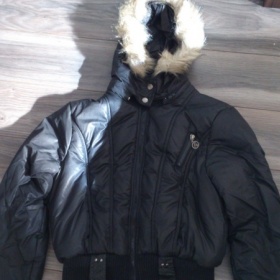 Černá zimní bunda s kožíškem - foto č. 1